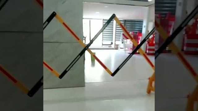 Мобильное переносное раздвижное ограждение,.mp4