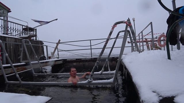 Зимние купания на Волге  Закаливание  Моржевание