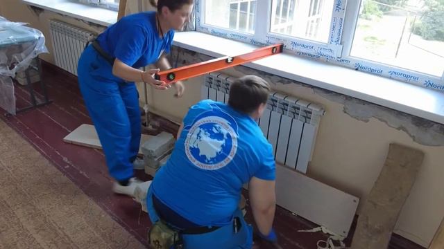 Команда Гумкорпуса восстанавливает школу в Ясиноватой