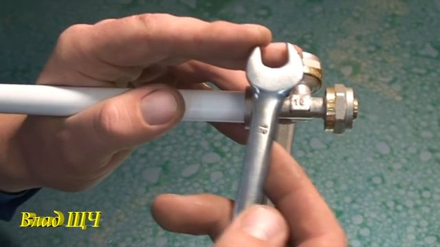 Как обжать фитинг металлопластиковой трубы.  Практика и советы в работе
