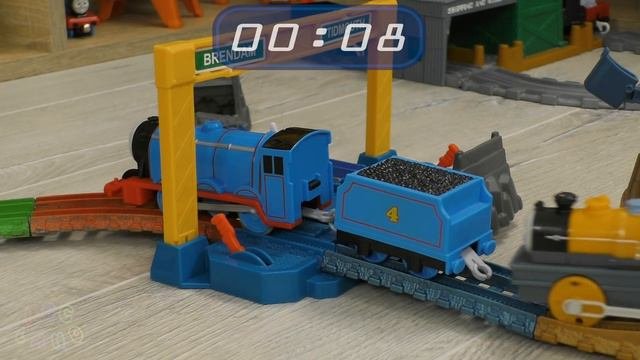 Faster than Time  Relay Race at an Incredible Track  TrackMaster  Thomas and Friends 43