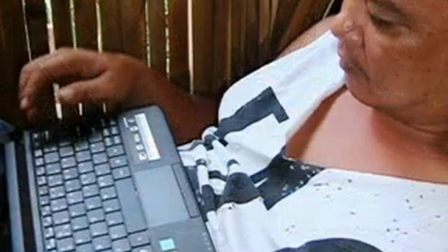 HOW TO EDIT A VIDEO USING A NETBOOK