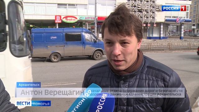 На улицах Архангельска демонтируют старые пешеходные ограждения