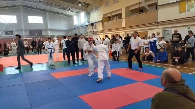 Красиво отработал? На классе!Всестилевое  каратэ. 12-13 до 35.Богдан с красным поясом.