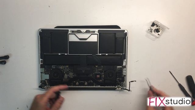 Macbook Pro Retina A1425 - display replacement [4K]
