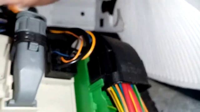 RHD UK Volvo S40 V50 cabin pollen Filter replacement location how to change C30