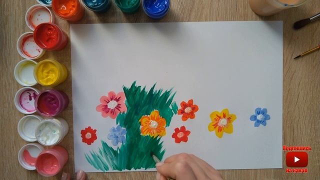 Рисуем цветочную полянку. Гуашь.