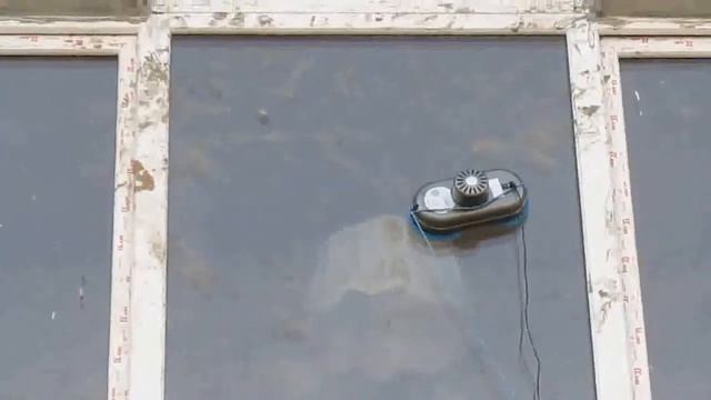 Робот hobot моет окно на высоте 6 метров