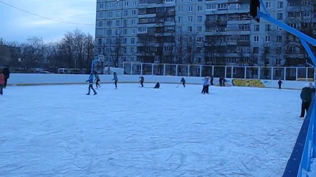 Хоккейная площадка на ул.50-летия ВЛКСМ
