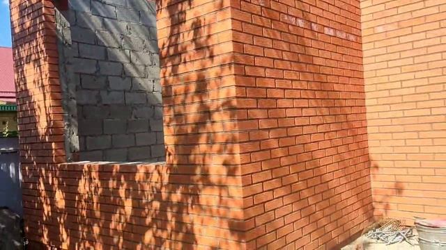 Кладка пристройки с дешëвого керамического кирпича