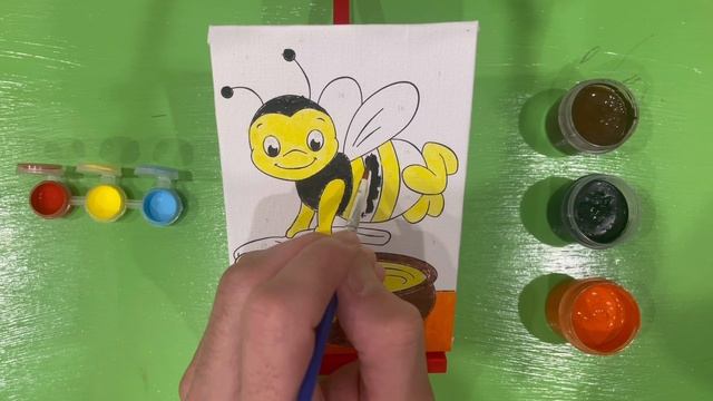 Рисуем пчелку с медом