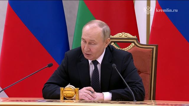 Российско-белорусские переговоры в расширенном составе

Мы сейчас в узком составе говорили о том, чт
