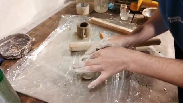 Лепим первые кружечки из гончарной глины