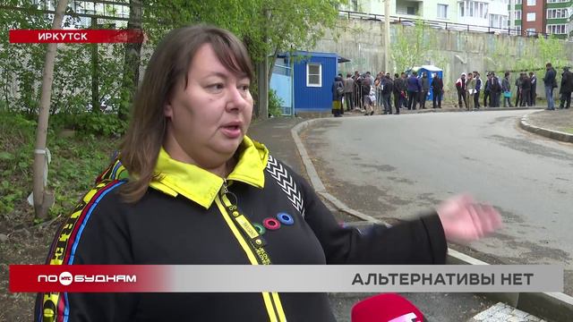 Десятки мигрантов по несколько часов стоят в очереди на сдачу экзамена по русскому языку в Иркутске