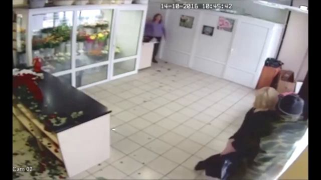 Грабитель в цветочном павильоне