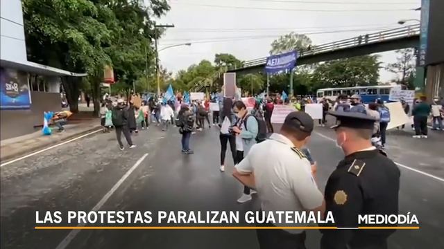 Manifestaciones en Guatemala exigen renuncia del presidente  Noticias Telemundo
