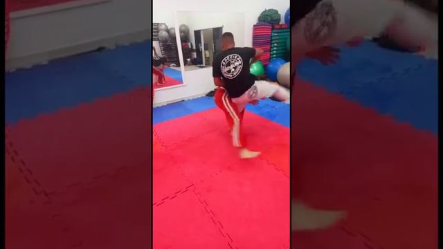 Capoeira variação top de se entrar na tesoura