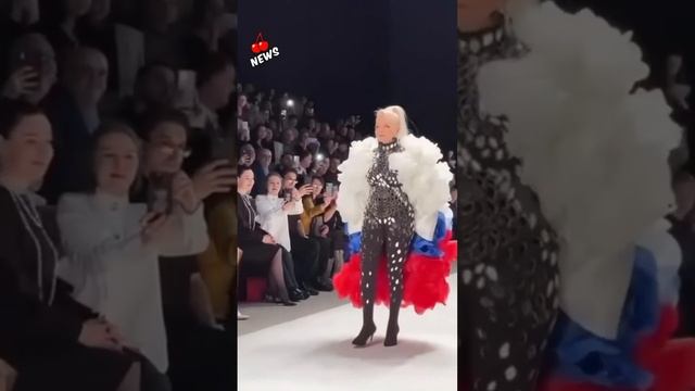 Анастасия Волочкова и Лариса Долина вышли на подиум ?