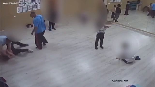 Житель Краснодара избил тренера по танцам на глазах у детей