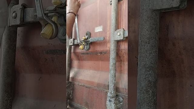 कंटेनर की सील तोड़ने का तरीका || How To Break A Container's Seal || Import Material