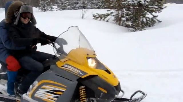 катаемся на снегоходе