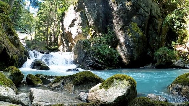 Великолепный звук водопада и природы для вашего расслабления и сна.