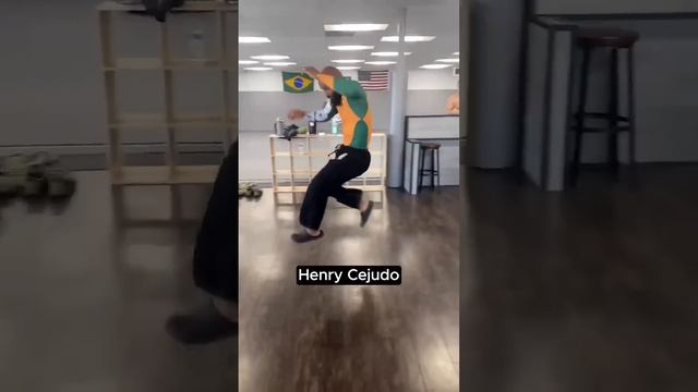 Показал пародии на Хабиба и Конора  Легенда MMA пародирует стили бойцов UFC