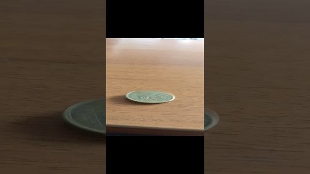 смотрите поставьте так монету и если она упадёт резко то у вас дома призрак