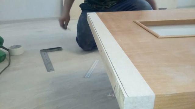 подрезка межкомнатной двери подручным инструментом