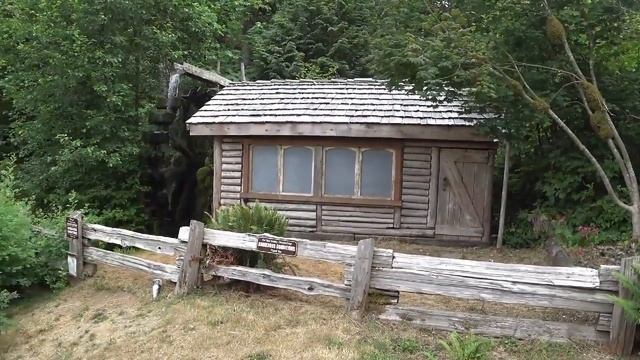 Водяное колесо вращается с 1924 года. 95 лет. Old water wheel