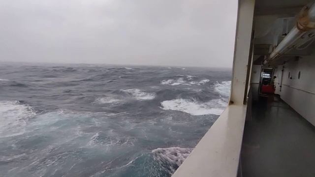 Шторм в Южном океане.
