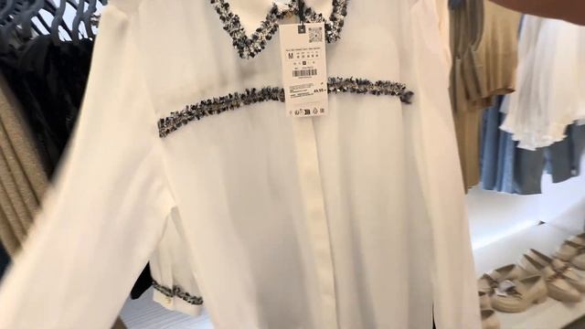Обзор Burgas Galleria Mall. Магазины DEICHMANN Zara Lee. Цены на одежду и обувь.