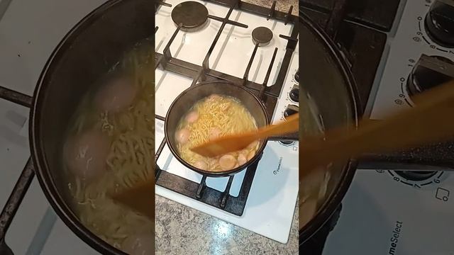 ПРИДУМАЛ ОТЛИЧНЫЙ СПОСОБ ПРИГОТОВИТЬ КУРИНУЮ ЛАПШУ (РОЛТОН)
