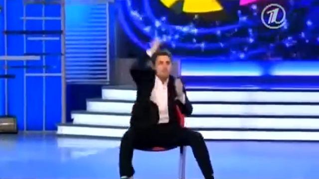 Барабанщик у которого в установке не хватает одного барабана