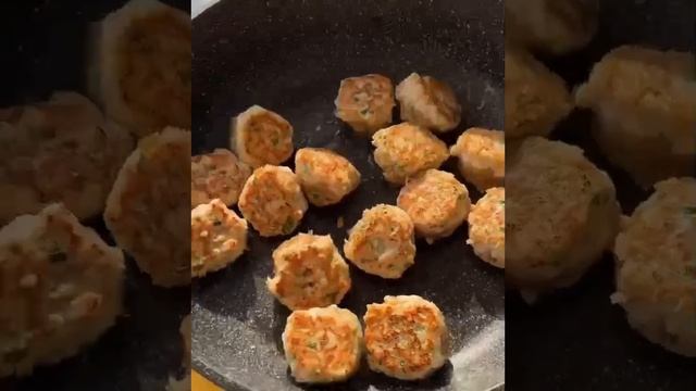 Куриные фрикадельки в сливочно-грибном соусе