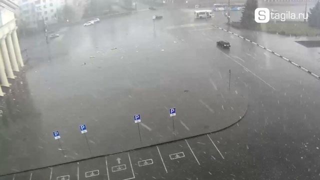 В Нижнем Тагиле ураган снес крышу драмтеатра