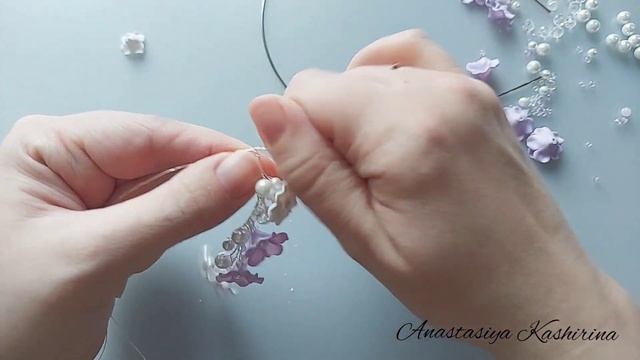 Весенний ободок из цветов из полимерной глины и бусин / Headband with violet flowers and beads / DI