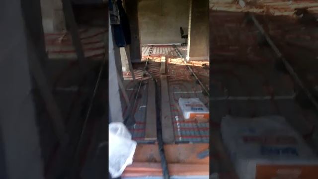 Стяжка пола с помощью штукатурной станции г.Киров