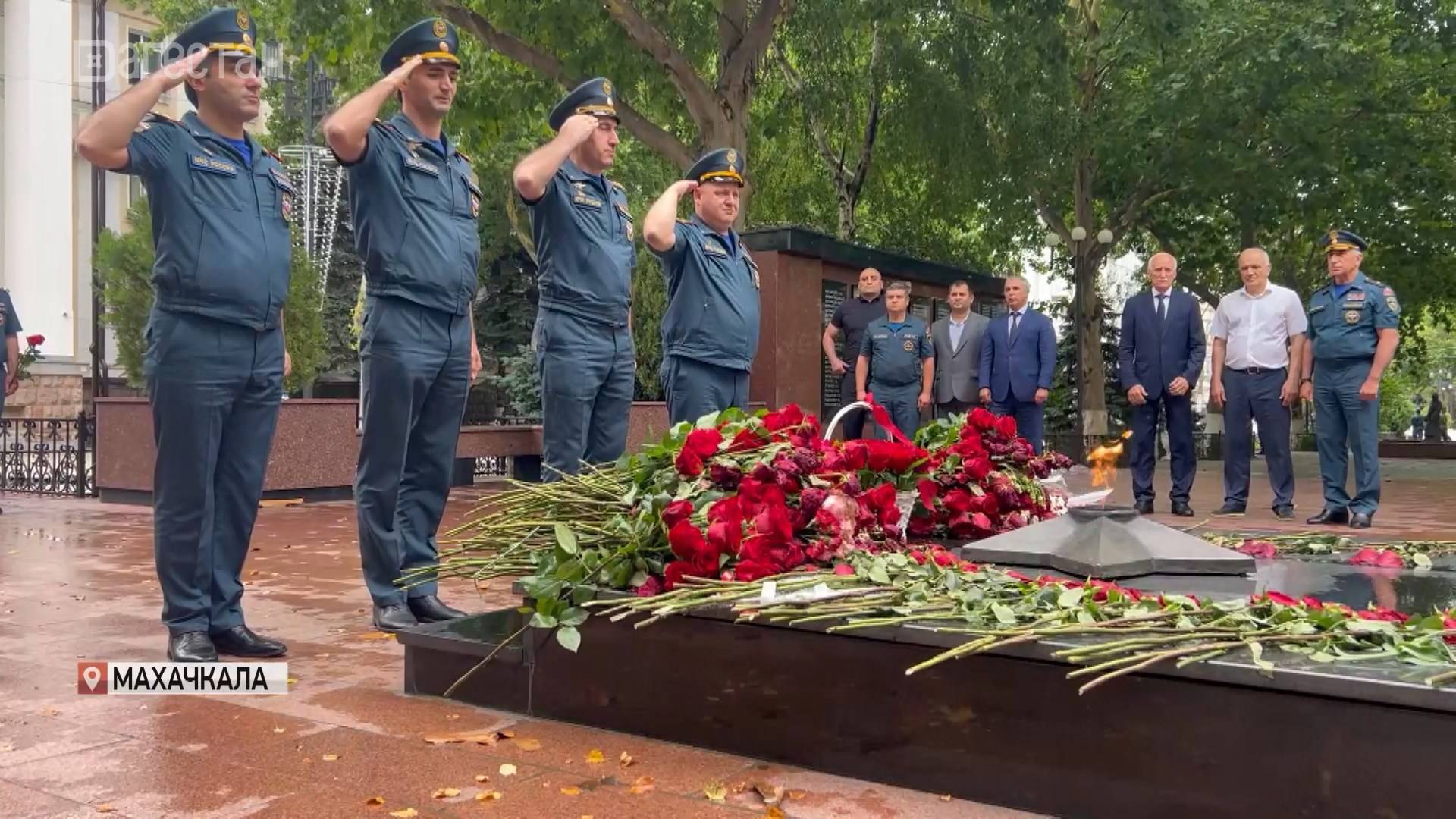 В Дагестане спасатели почтили память погибших при исполнении во время теракта