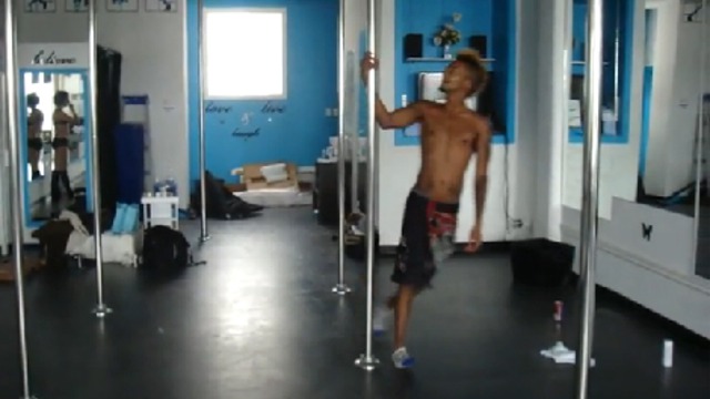 Вот до чего доводят незакрепленные шесты