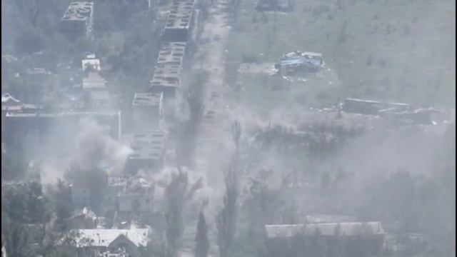 Срочно!Русские танки на Центральной улице в городе Красногоровка!
25.05.2024!
