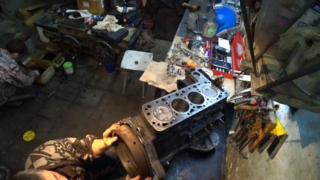 Собрали двигатель ОМ 615 на Мерседес 123