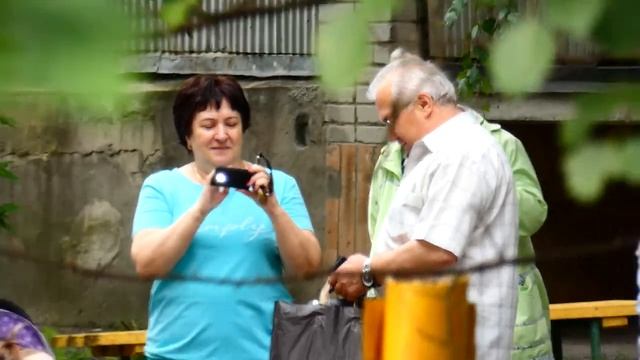 Лосиха с лосятами в Заречном 24.07.2018, ч. 5/10 -  Full HD видео с переменным зумом без обработки
