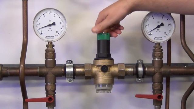 Instilling av utgangstrykk på Honeywell D06F trykkreduksjonsventil