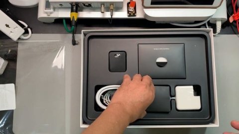 SUPER LIKE NEW MACBOOK AIR 2017 RESMI IBOX PUNYA!!