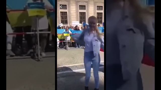 Легендарный танец русской девушки с флагом России