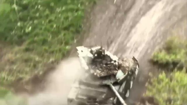 Т-90М «Прорыв» с защитным козырьком выдержал два попадания FPV-дронов ВСУ