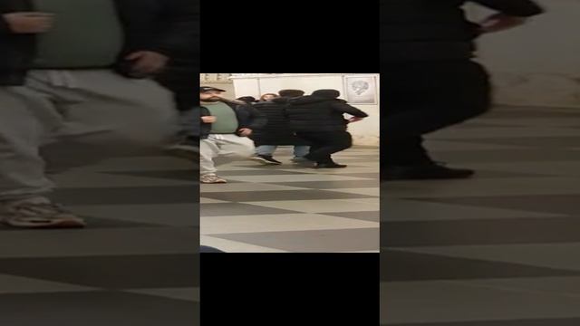 Цыгане Краснодара.  Вечерняя смена в метро. Подайте