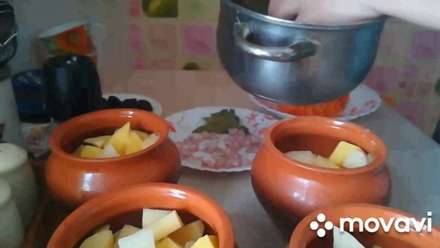 Жизнь в селе без прикрас/Жаркое в горшочке из свинины и картофеля. Лайфхак чернослив.