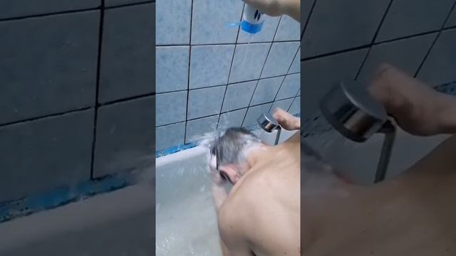Когда собираешься на встречу с друзьями, а жена не пускает!